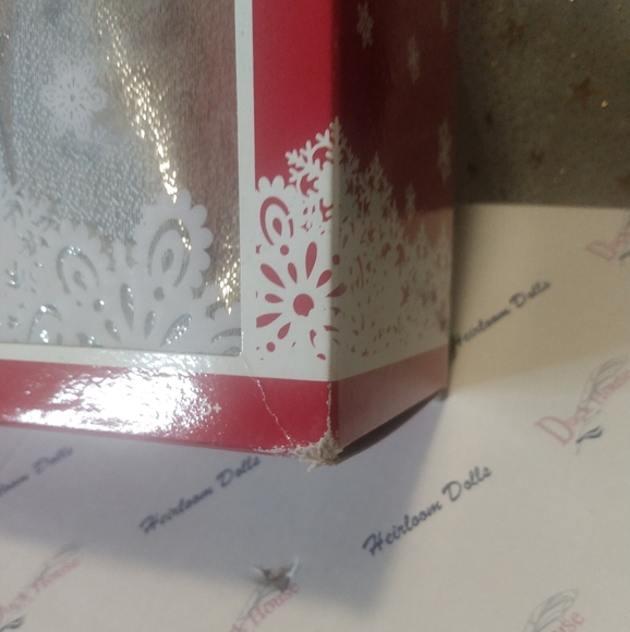 25th Anniversary 2013 Holiday Barbie - Picture 12 of 12